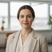 Portrait of Lily Thompson, Lifestyle Correspondent — Wellness & Everyday Living for Stratalyst Media